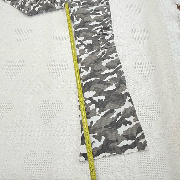 Y2K YMI Bootcut Camo Pants (5) - Picture 6 of 8